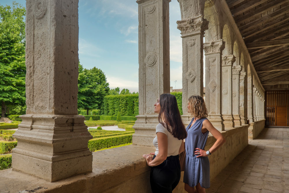 Le cloître de Marmande et son jardin